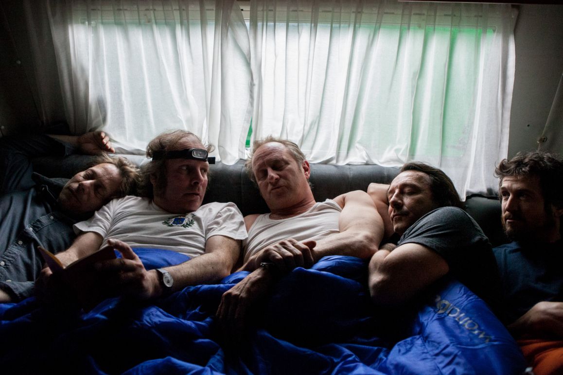 Ein Becken voller Männer